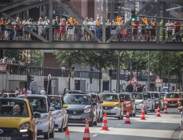 Längste smart Parade zieht mit über 1.600 Fahrzeugen durch Hamburg