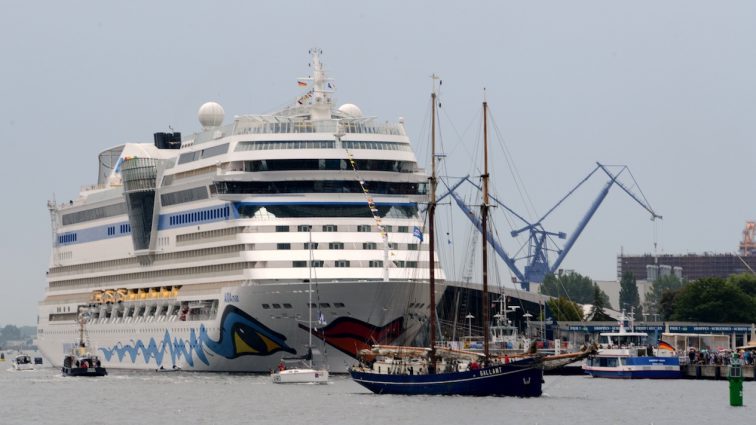 AIDA Cruises grüßt mit zwei AIDA Schiffen die Hanse Sail 2017