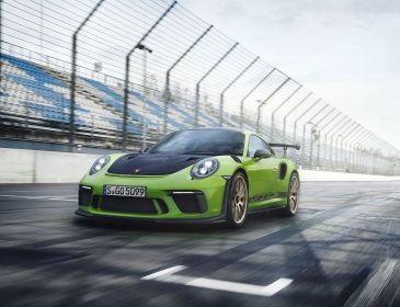 Ganz nah am Rennsport: der neue Porsche 911 GT3 RS feiert Weltpremiere