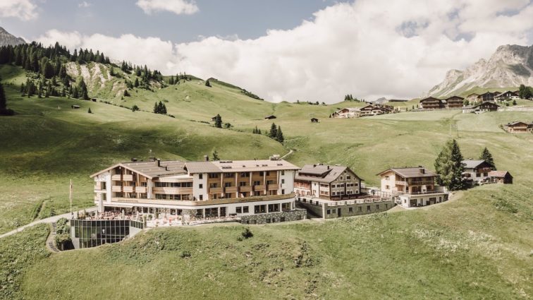 Ein goldener Sommer im Hotel Goldener Berg in Oberlech