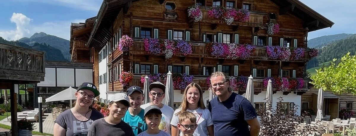 „Traumzeit“ in den Bergen für krebskranke Kinder im Puradies in Leogang