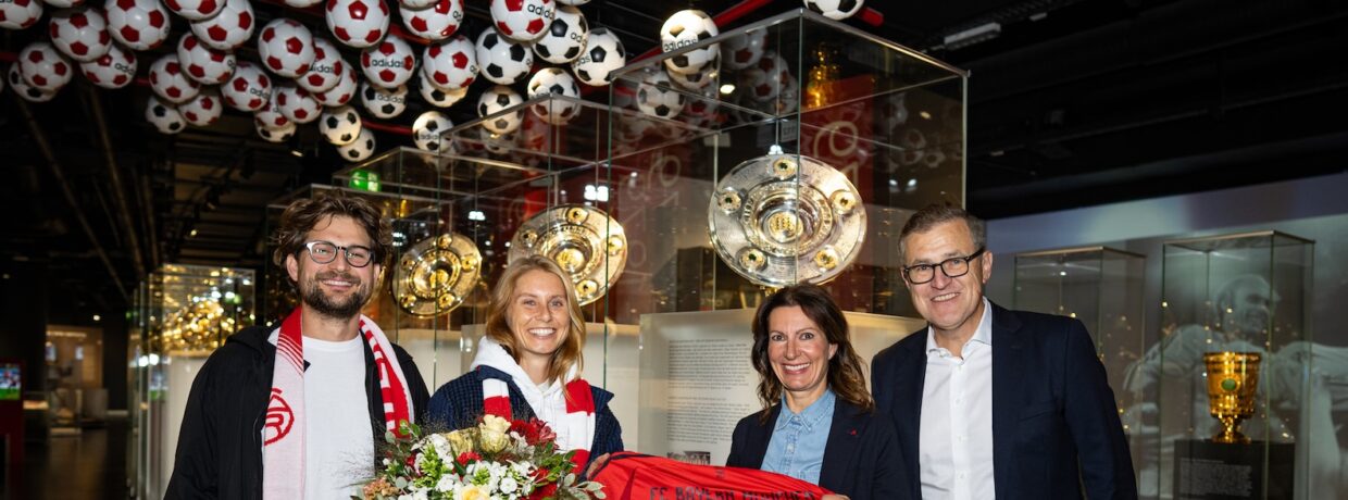 Das FC Bayern Museum feiert die 500.000. Besucherin